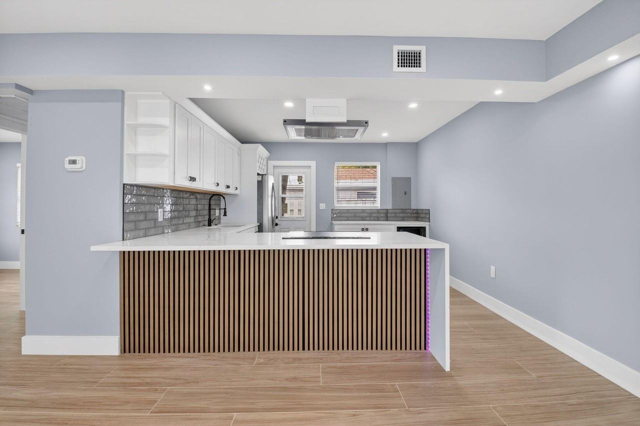 341 Se 3rd Ave - Photo 6 of 20