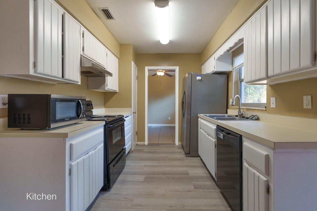 3515 Nw 8th Ave - Photo 3 of 35