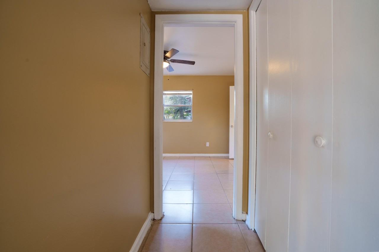 3515 Nw 8th Ave - Photo 5 of 35