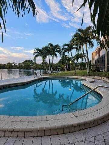 630 Southwind Cir Apt 6 - Photo 3 of 5