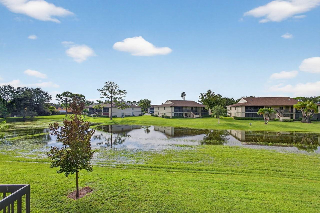 6485 Chasewood Dr #G - Photo 4 of 38