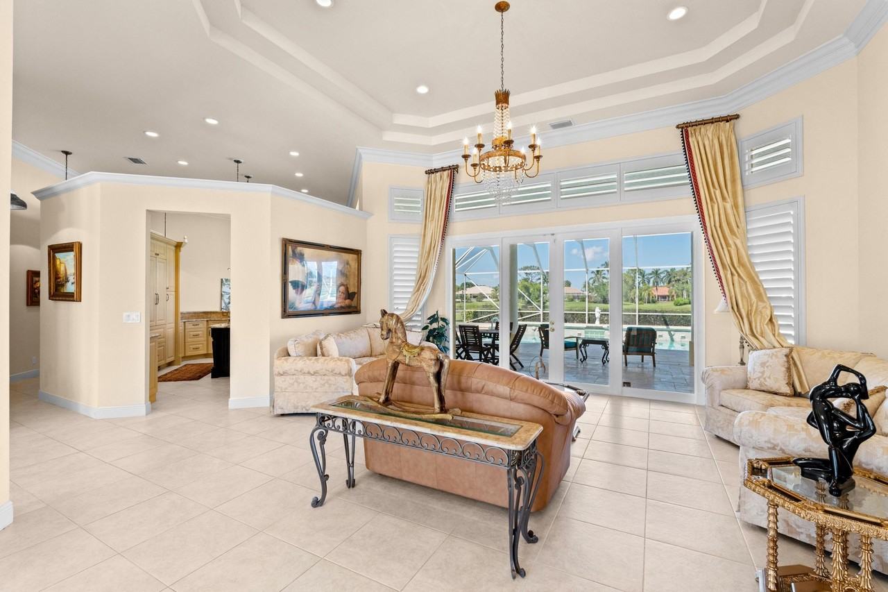 8668 Marlamoor Ln - Photo 4 of 48