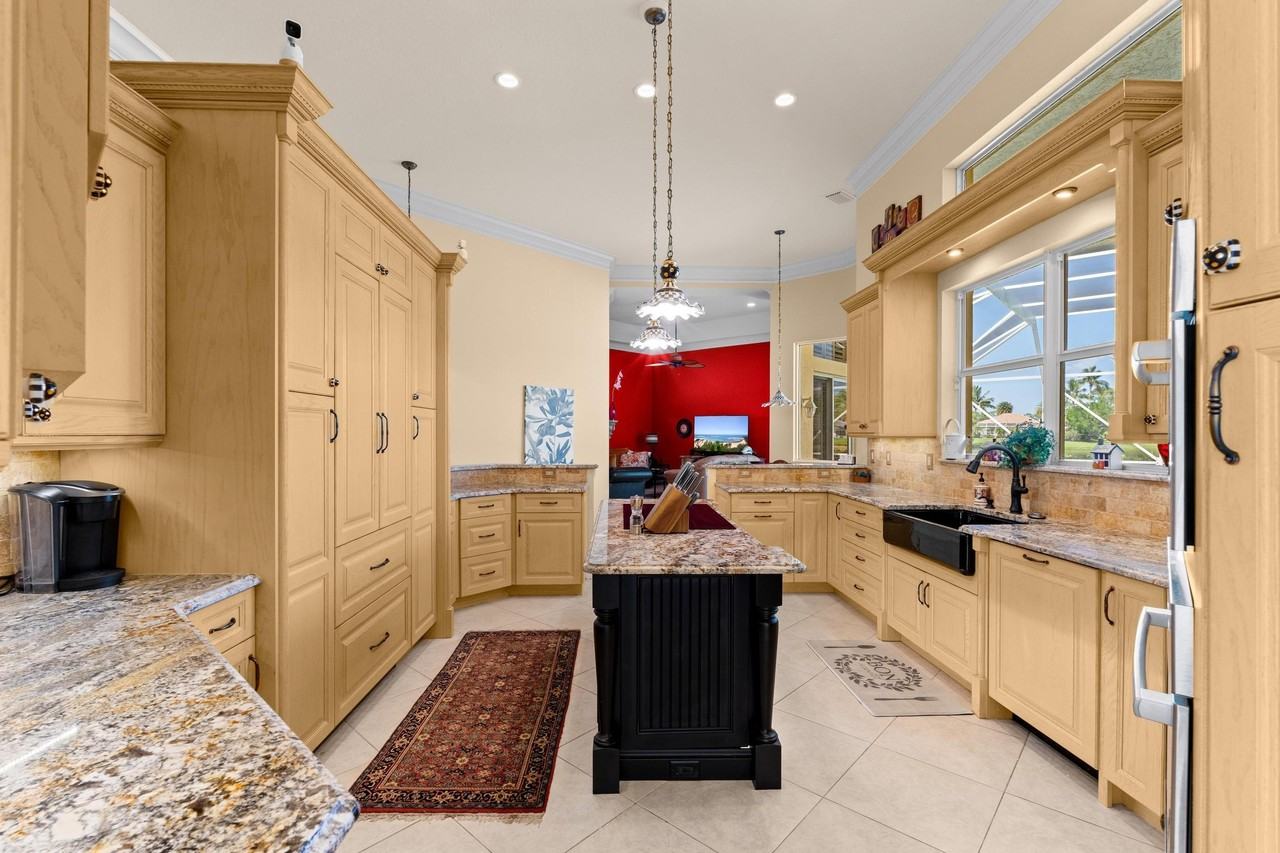 8668 Marlamoor Ln - Photo 6 of 48