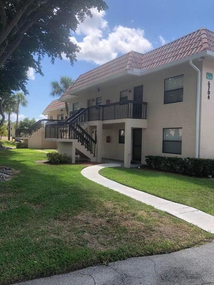 6704 Palmetto Cir S Apt 203 - Photo 2 of 9