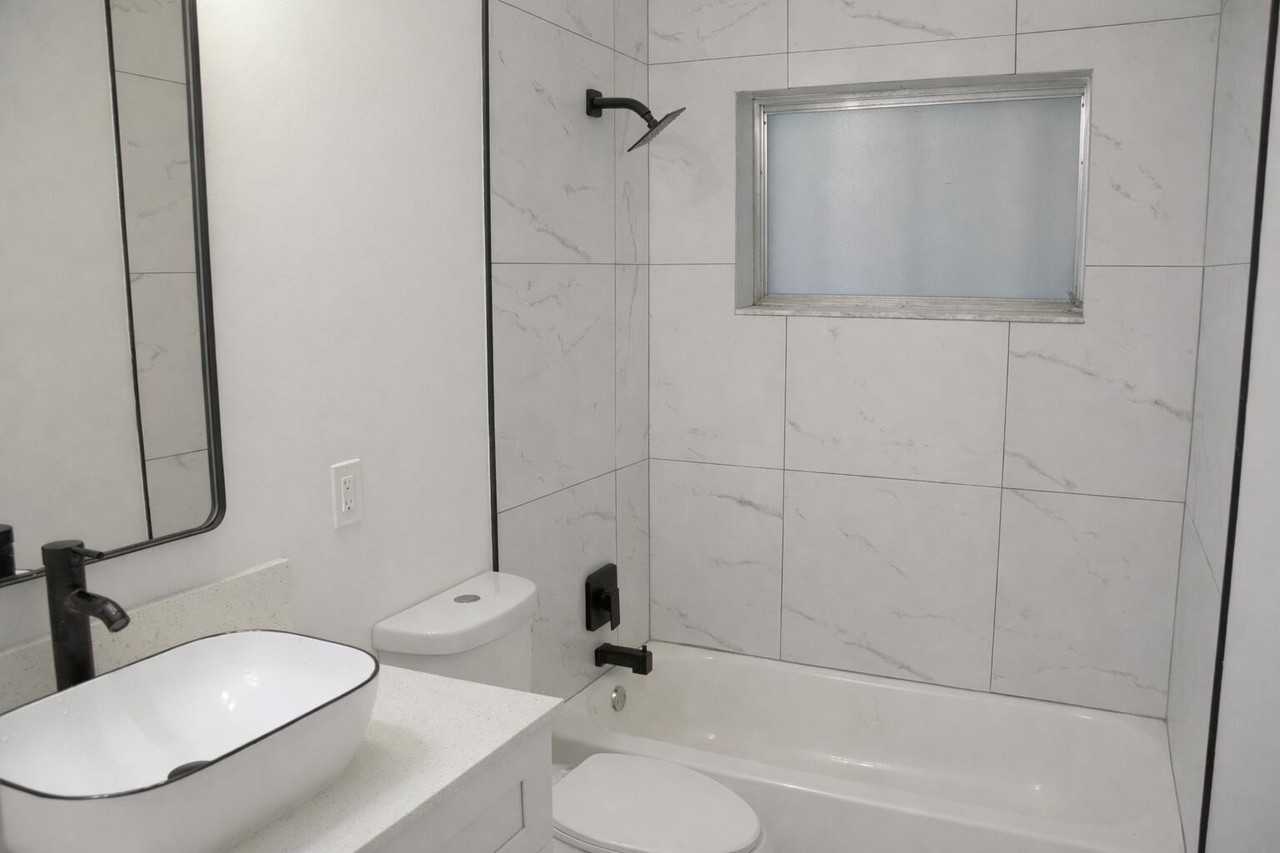 2531 Barkley Dr W Apt D - Photo 5 of 31