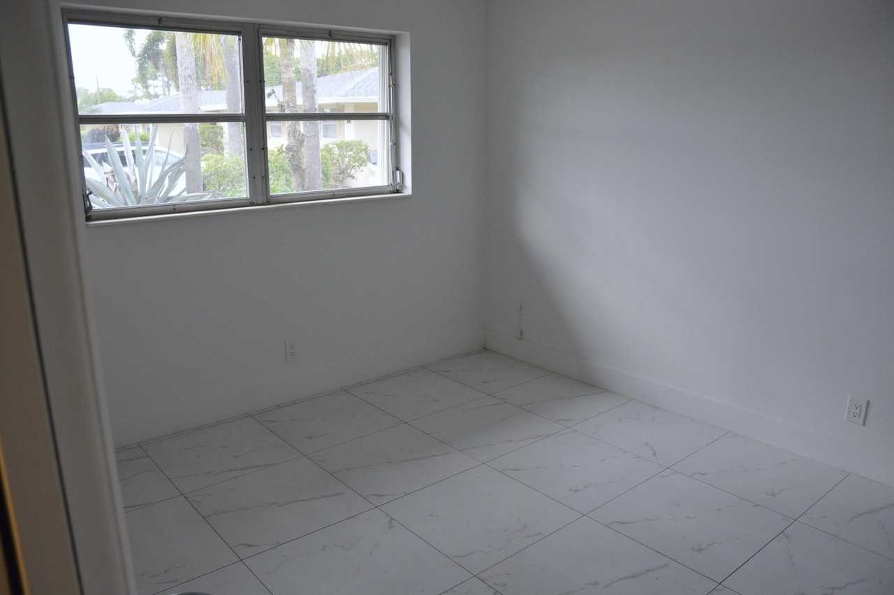 2531 Barkley Dr W Apt D - Photo 7 of 31