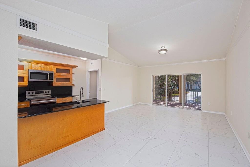 2400 Centergate Dr Apt 202 - Photo 7 of 37