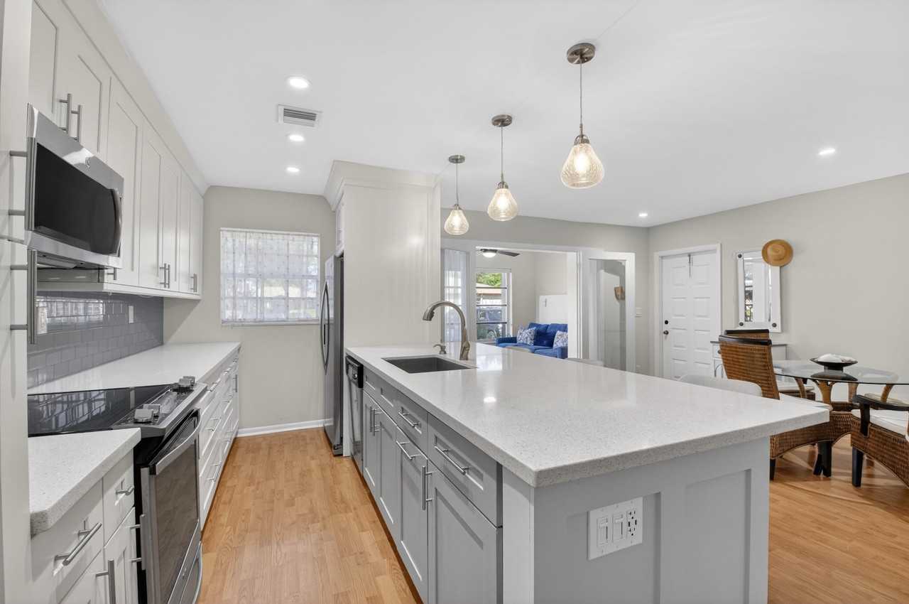 5230 Nesting Way Apt B - Photo 4 of 40