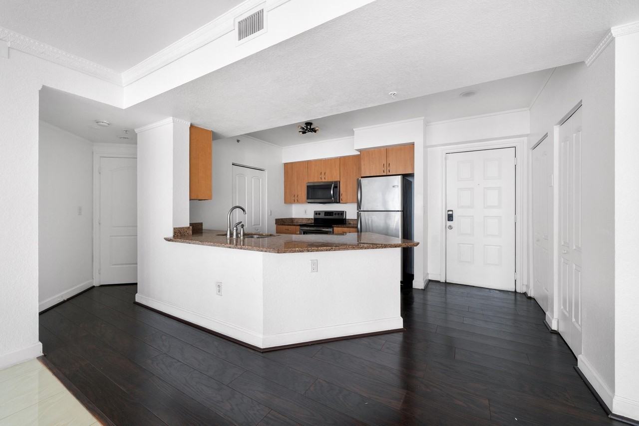 1830 Radius Dr Apt 405 - Photo 2 of 19