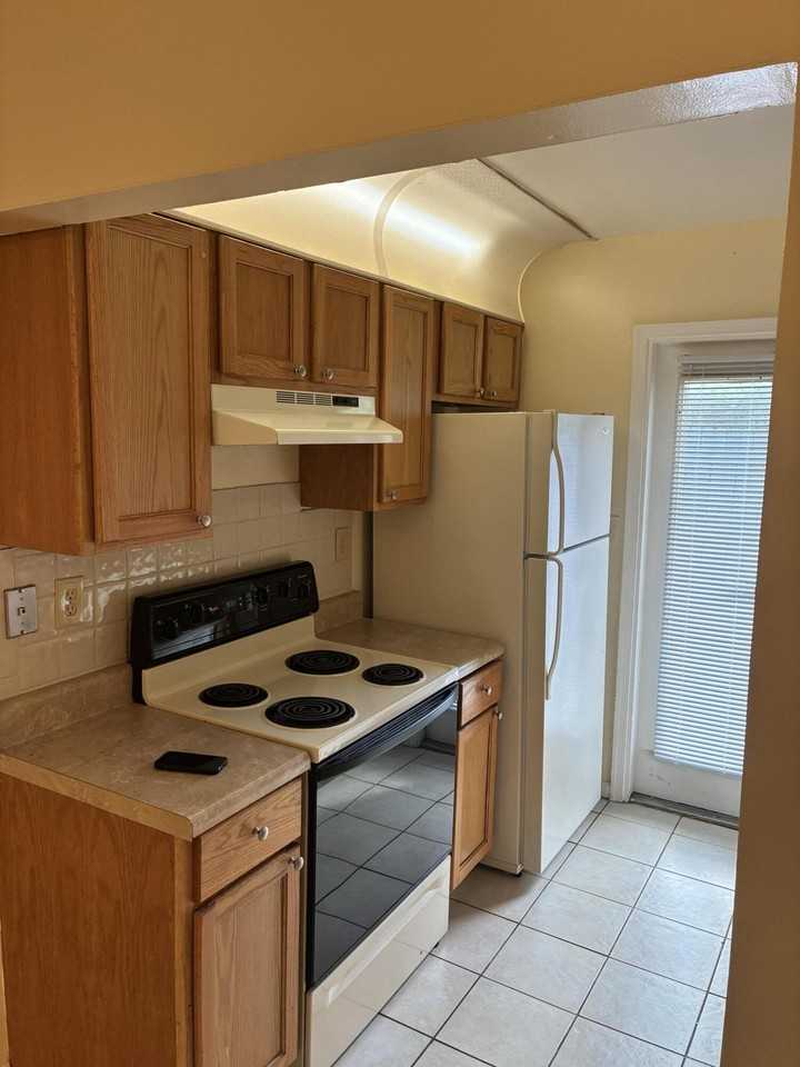 233 Pine Ter Apt A - Photo 7 of 24