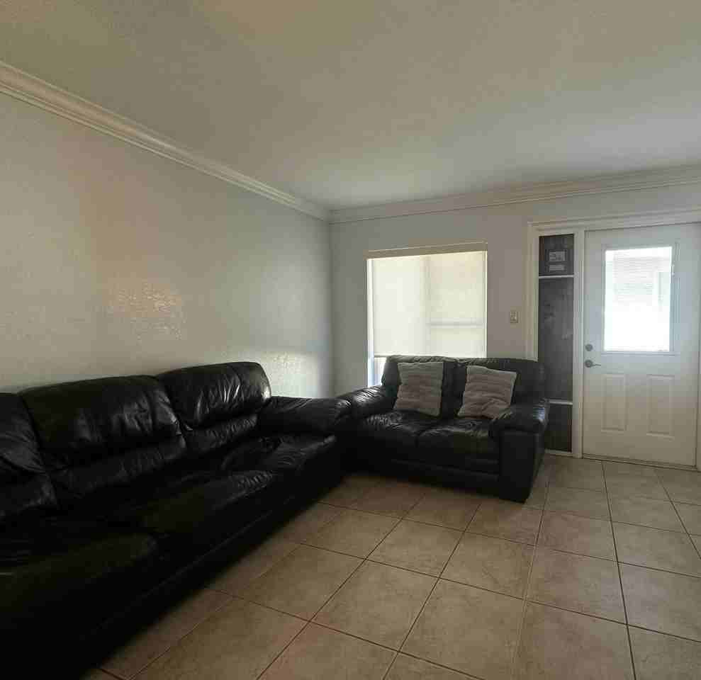 732 Granada St Apt A - Photo 2 of 8