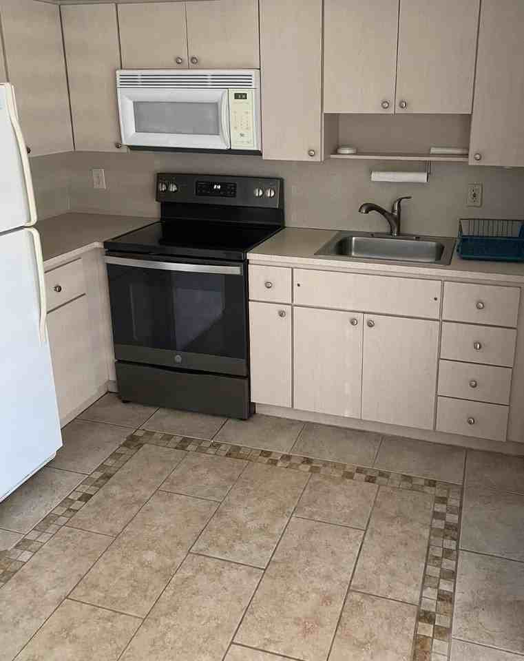 732 Granada St Apt A - Photo 3 of 8