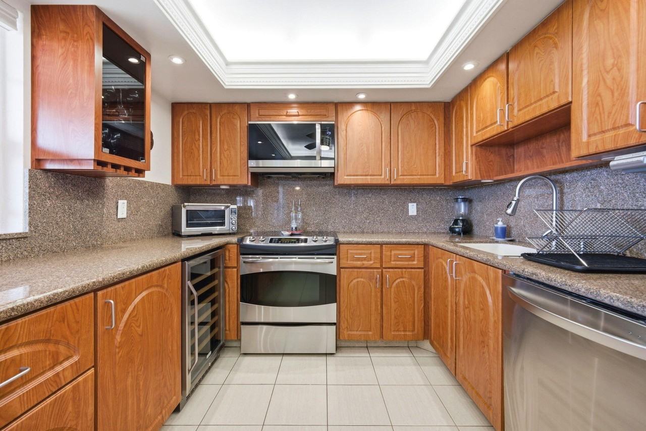 3507 Oaks Way Apt 911 - Photo 3 of 50