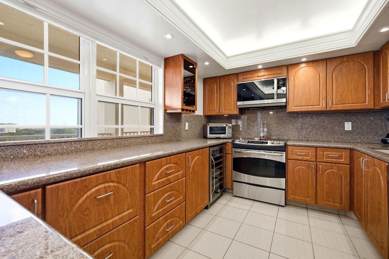 3507 Oaks Way Apt 911 - Photo 4 of 50