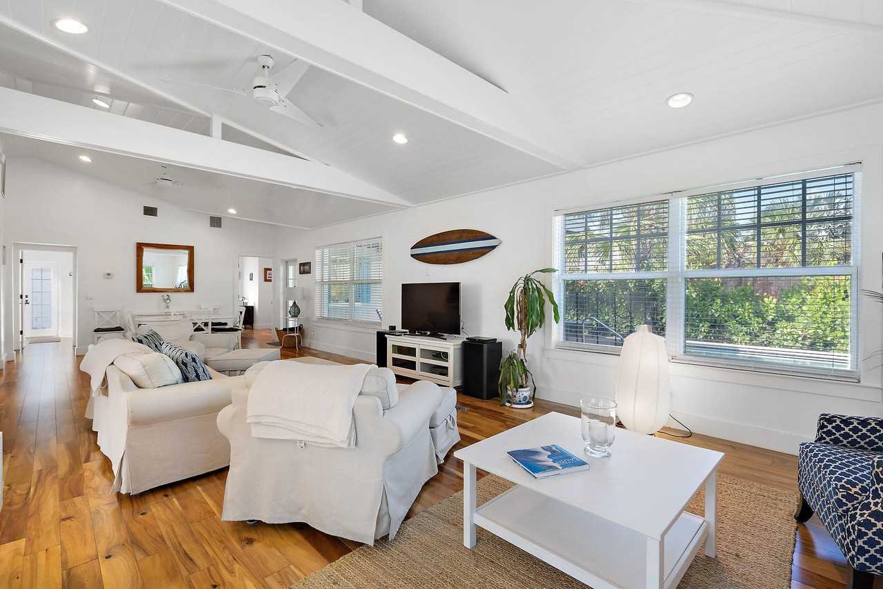 461 Jupiter Ln - Photo 6 of 50