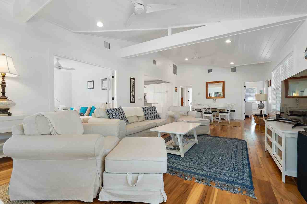 461 Jupiter Ln - Photo 7 of 50