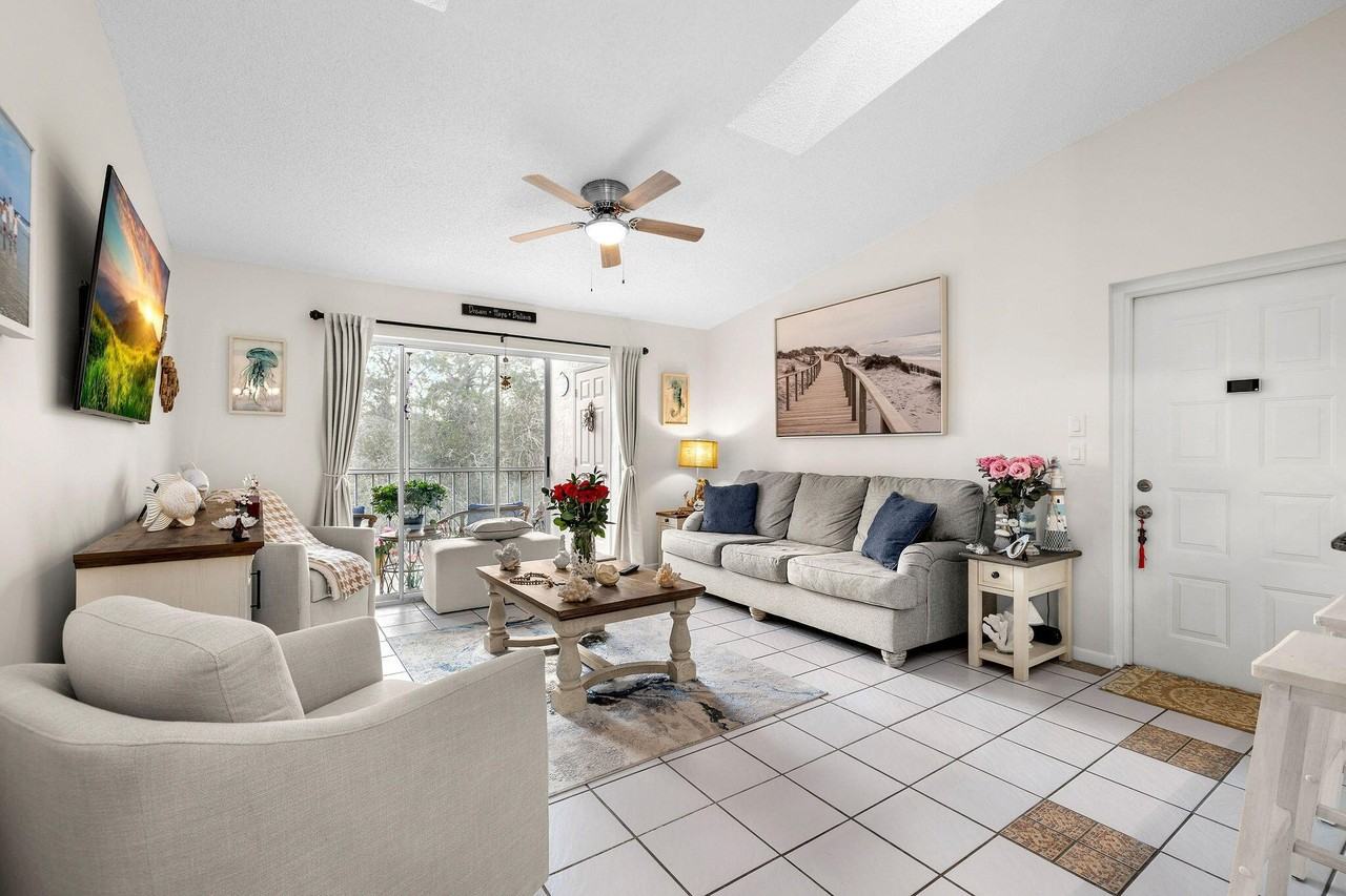 2502 Se Anchorage Cv Apt E-3 - Photo 6 of 40