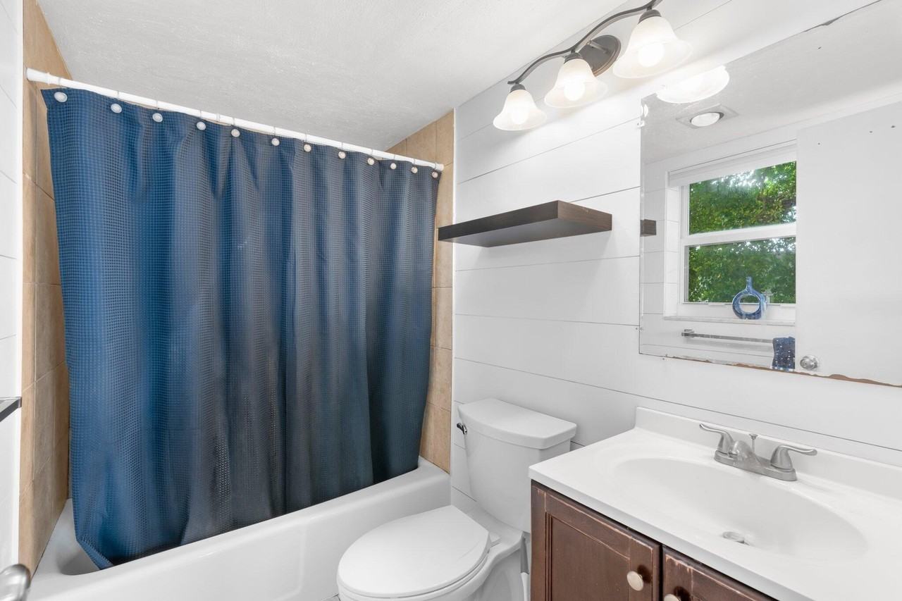 1101 Crystal Lake Dr Apt 309 - Photo 2 of 9