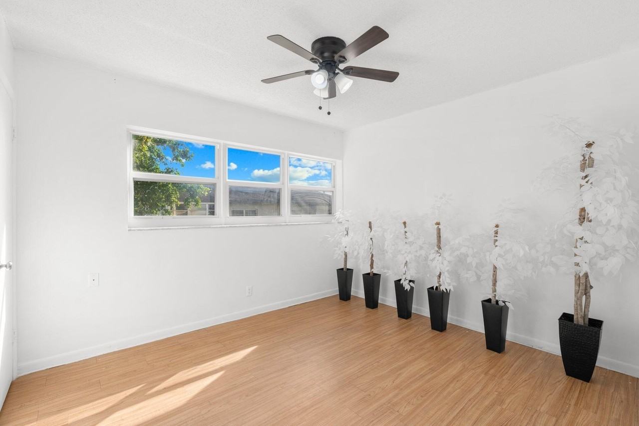 1101 Crystal Lake Dr Apt 309 - Photo 3 of 9