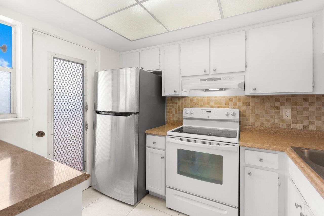 1101 Crystal Lake Dr Apt 309 - Photo 7 of 9