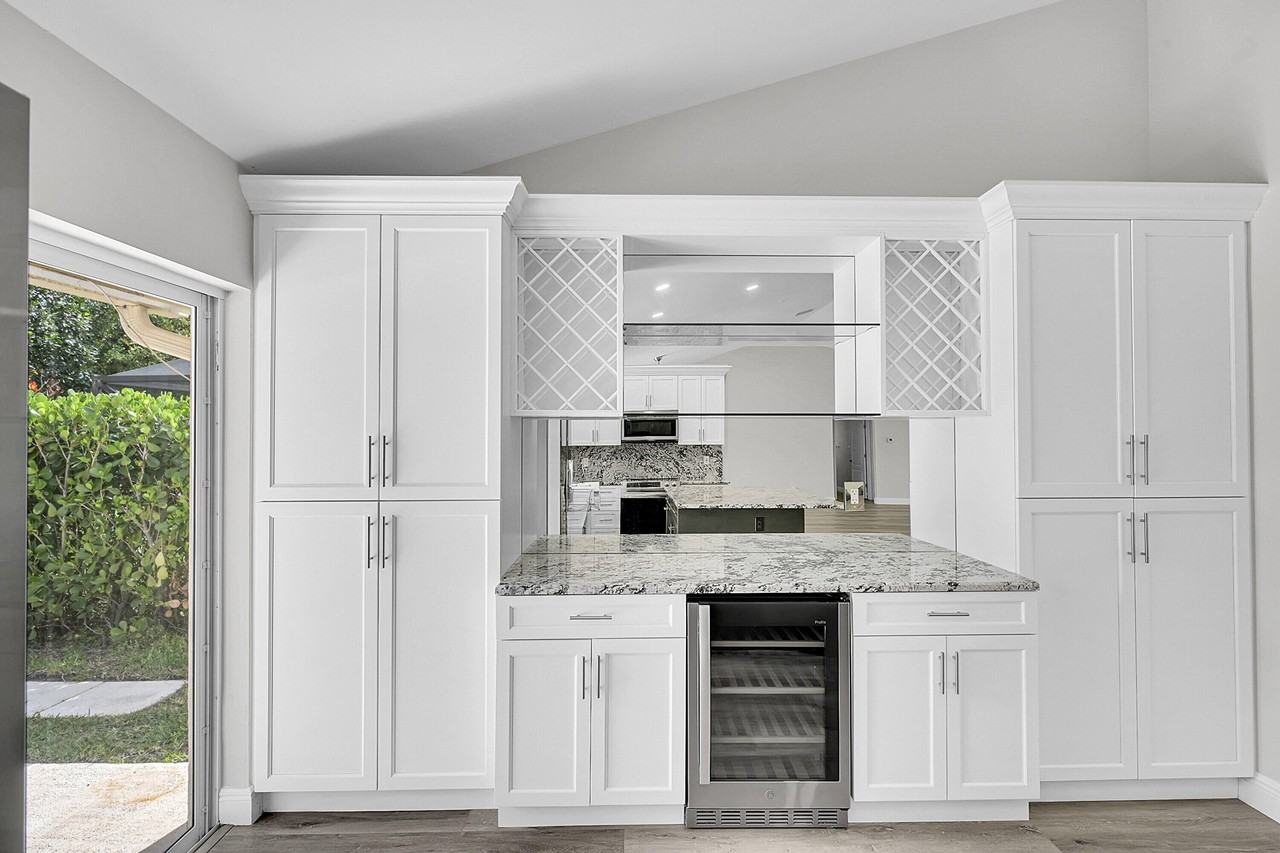 9320 Sun Pointe Dr - Photo 5 of 36