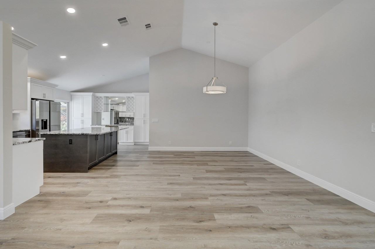 9320 Sun Pointe Dr - Photo 6 of 36