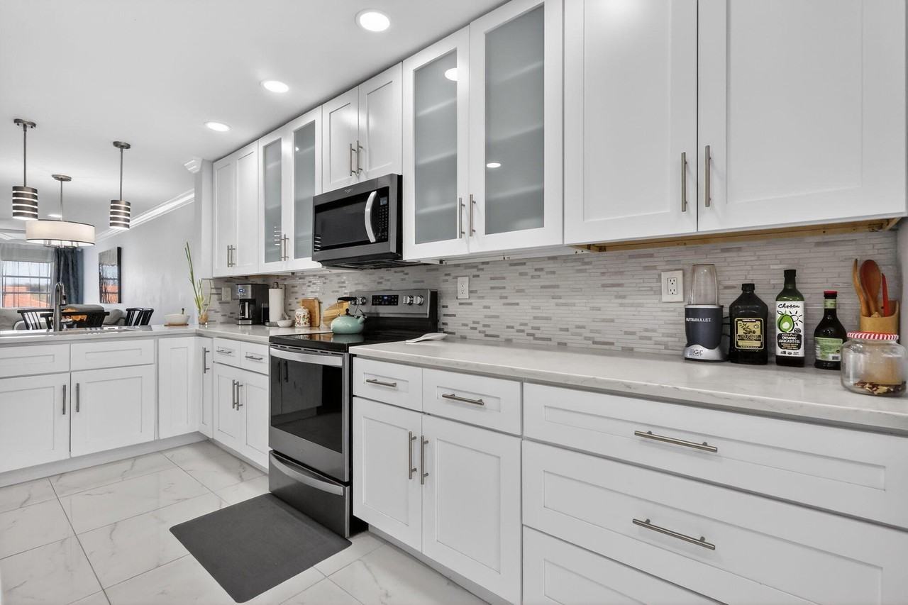 5675 Queen Palm Ct Apt E - Photo 2 of 40