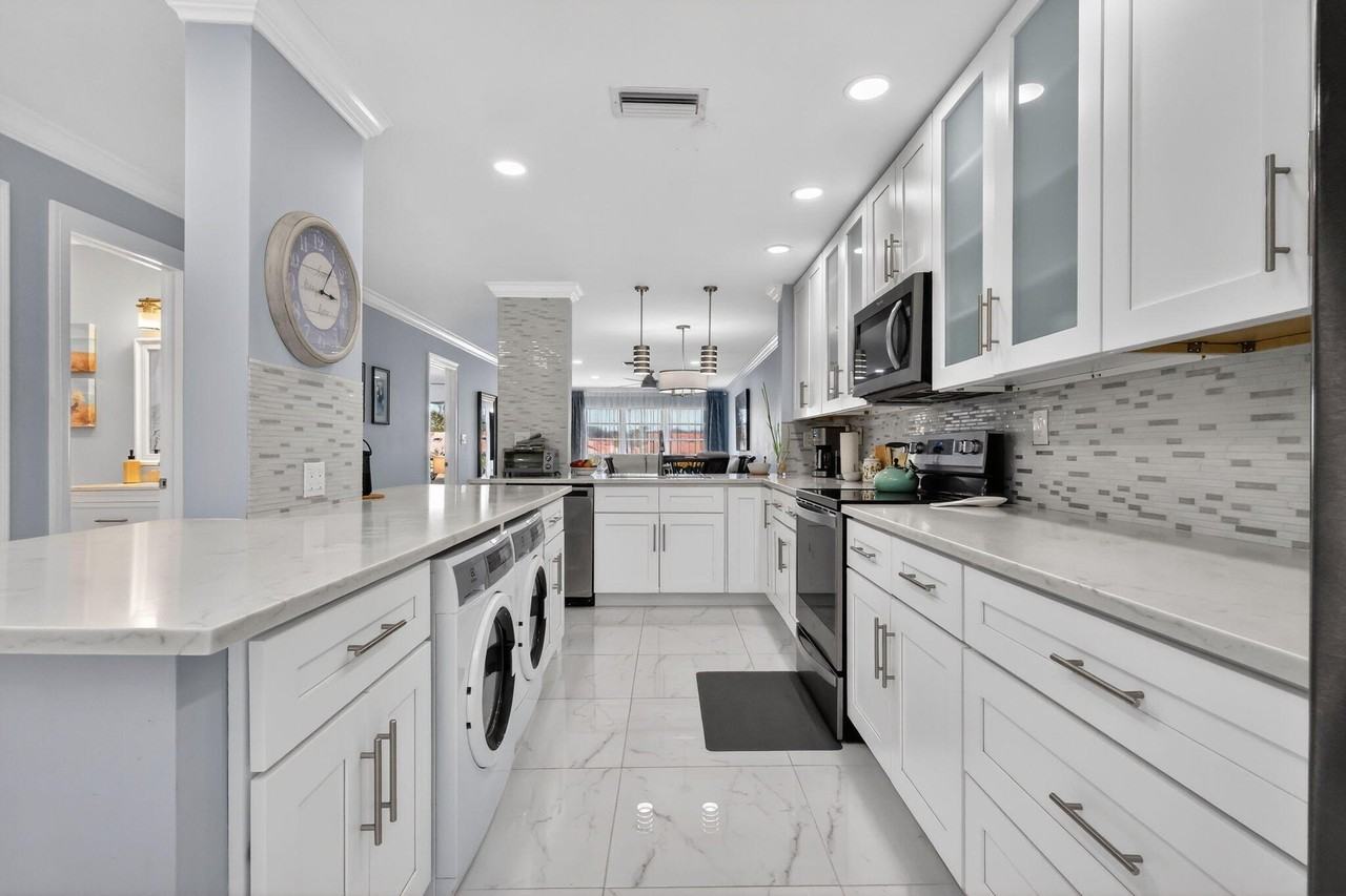 5675 Queen Palm Ct Apt E - Photo 5 of 40