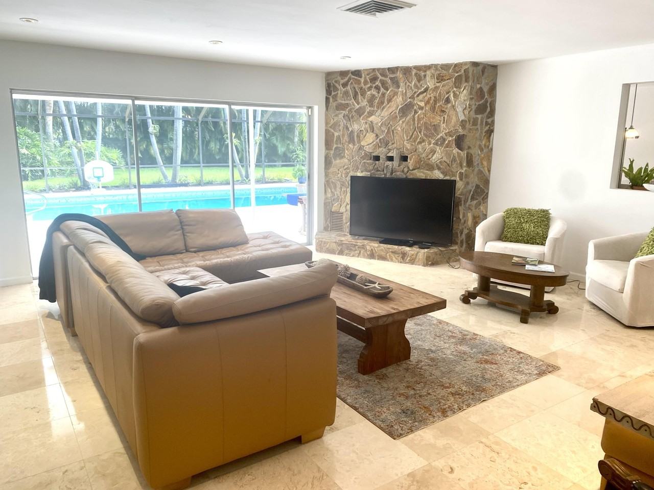 1120 Sw 15th St - Photo 5 of 32