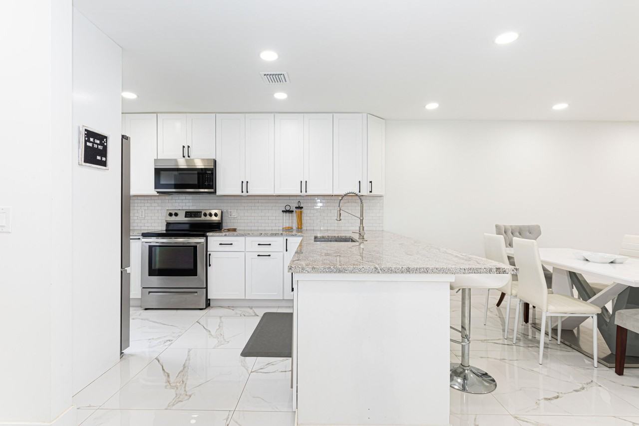 8545 Casa Del Lago Unit F - Photo 6 of 50