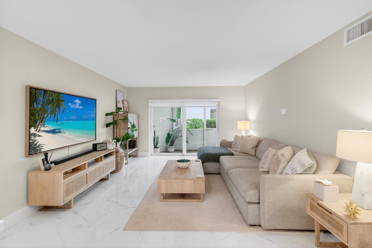 322 N Federal Hwy Apt 137 - Photo 2 of 50