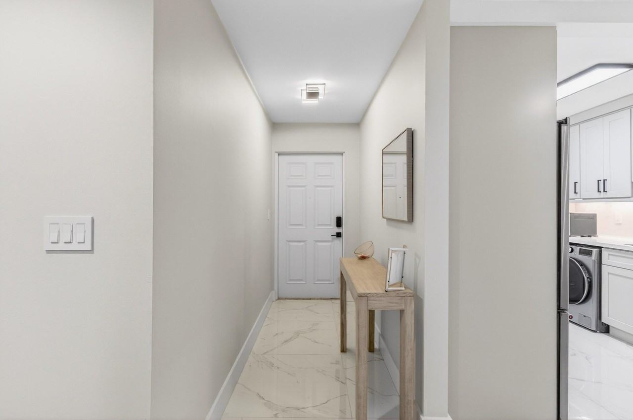 322 N Federal Hwy Apt 137 - Photo 3 of 50