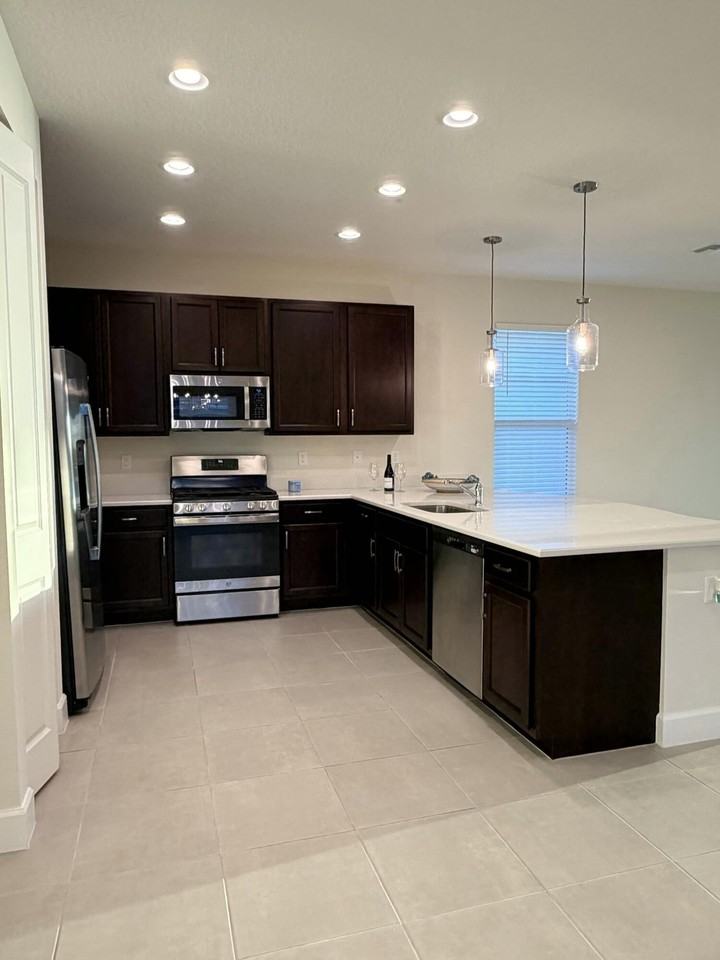 11938 Sw Seaway St - Photo 5 of 23