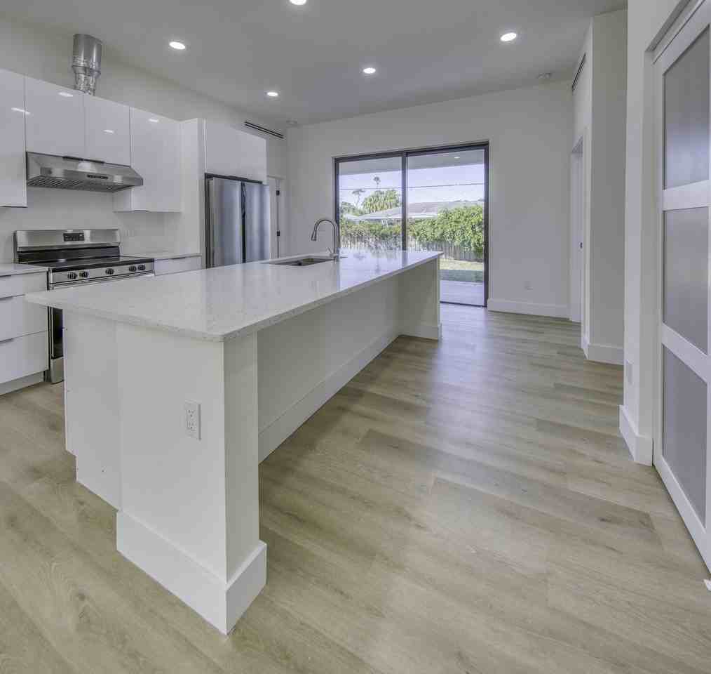 4855 Elmhurst Rd - Photo 4 of 36