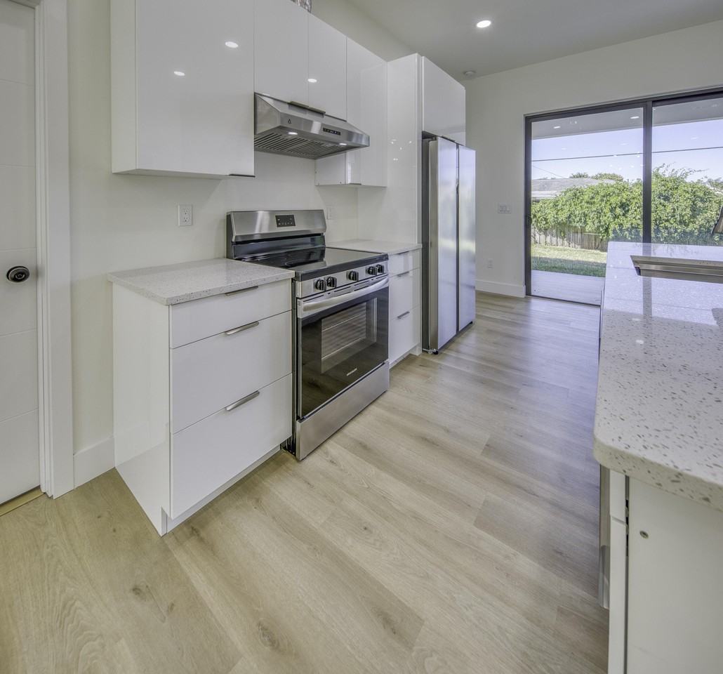 4855 Elmhurst Rd - Photo 5 of 36