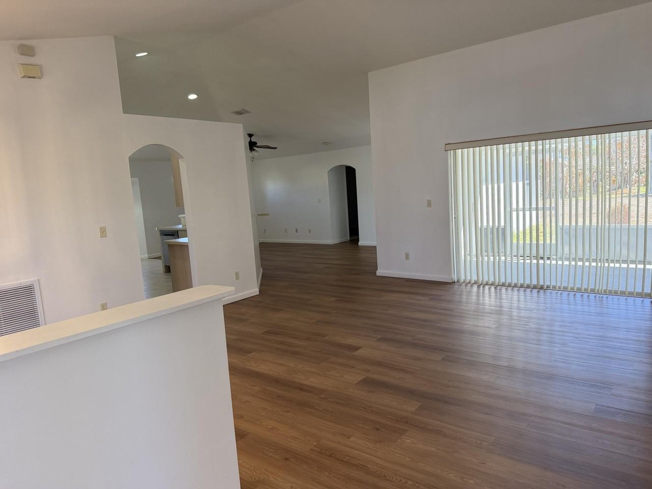 137 Sw Meade Cir - Photo 5 of 32