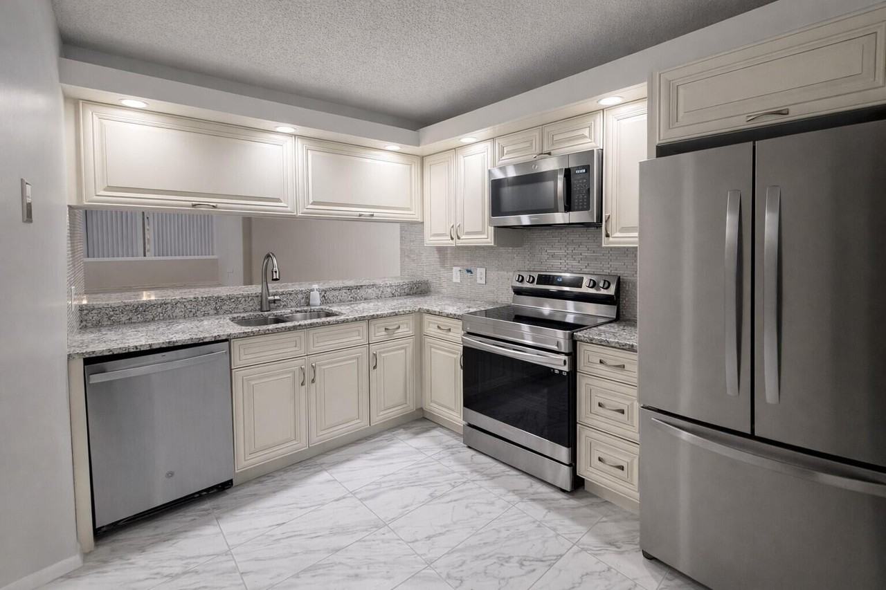 3826 Whitehall Dr Apt 305 - Photo 2 of 23