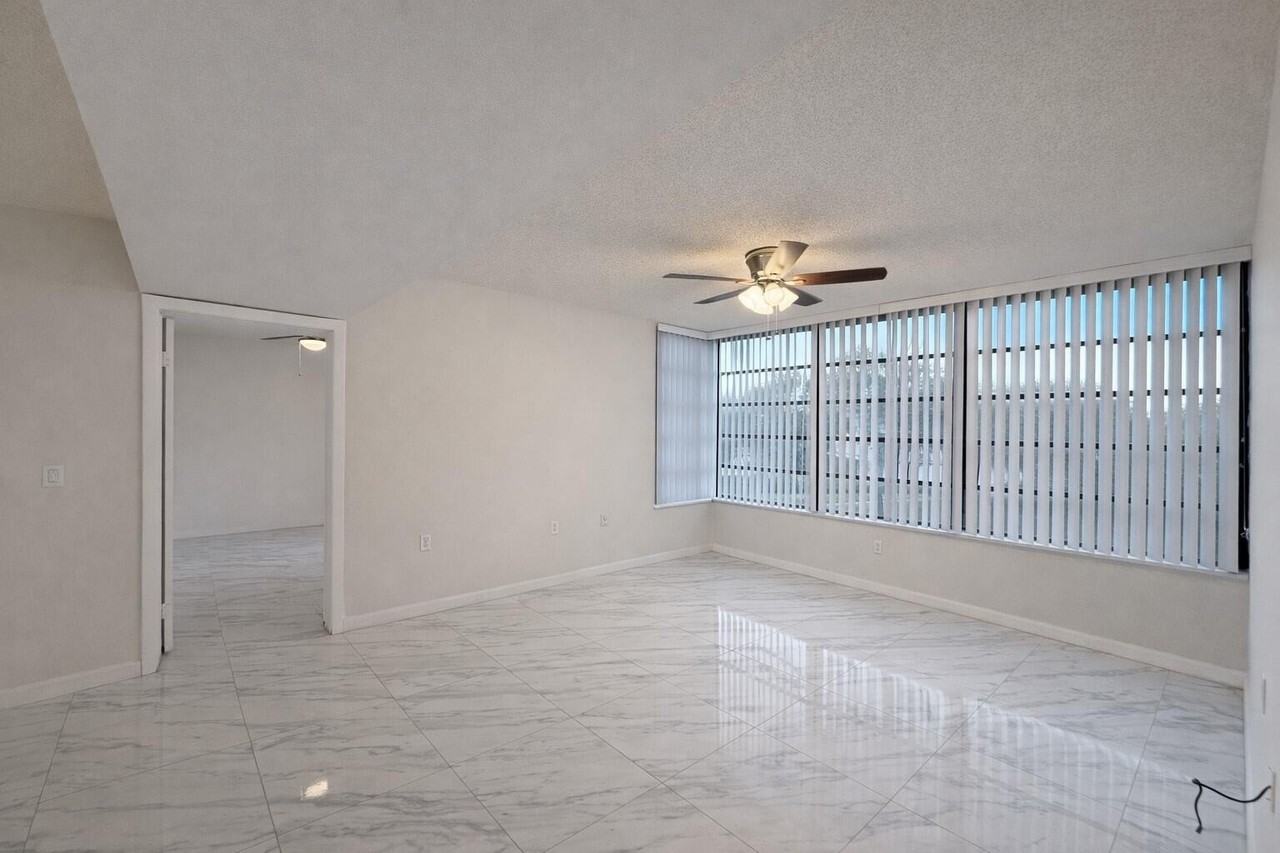 3826 Whitehall Dr Apt 305 - Photo 7 of 23