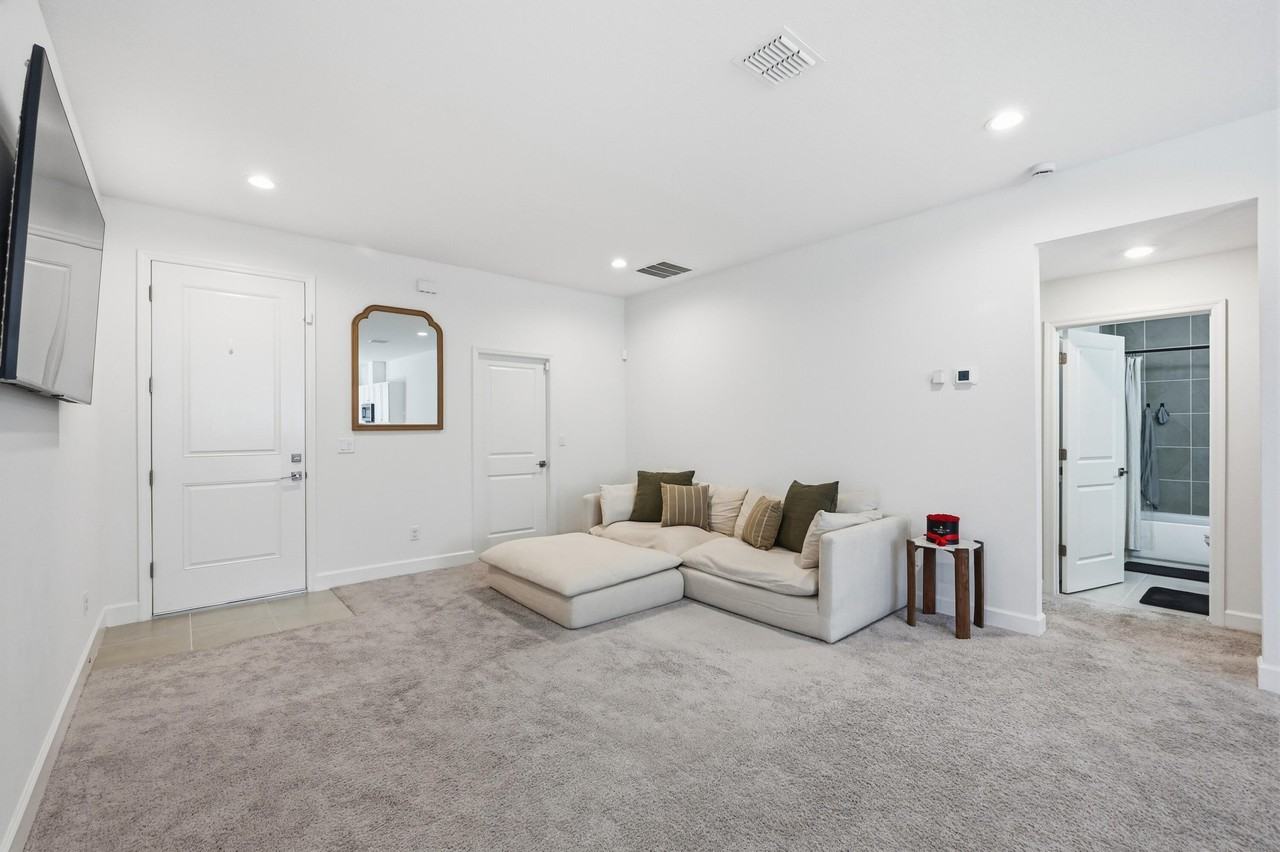 8452 Dorsey St - Photo 3 of 27