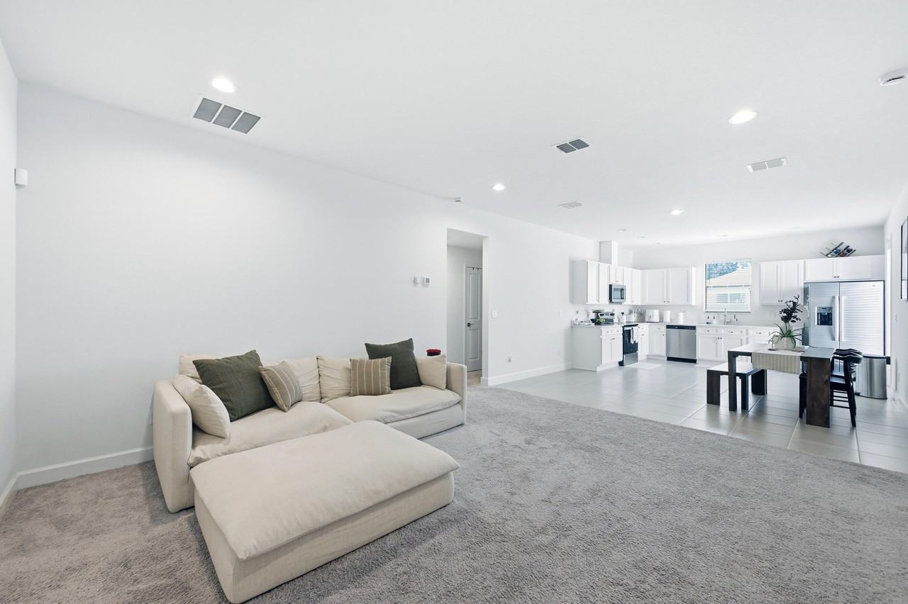 8452 Dorsey St - Photo 6 of 27