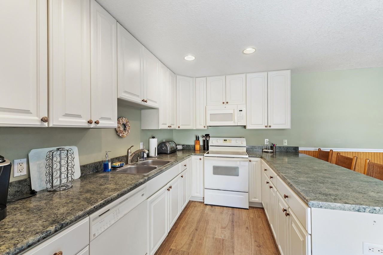 1420 Ocean Way Apt 28d - Photo 6 of 33