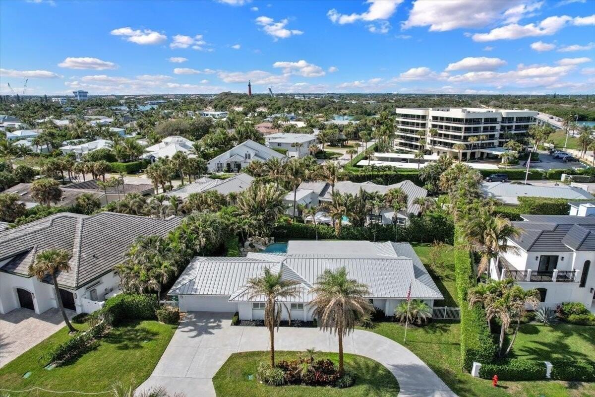 48 Ocean Dr - Photo 4 of 33