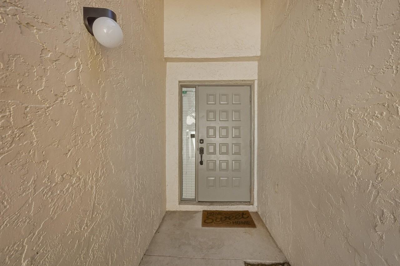 440 Ashwood Pl - Photo 3 of 32