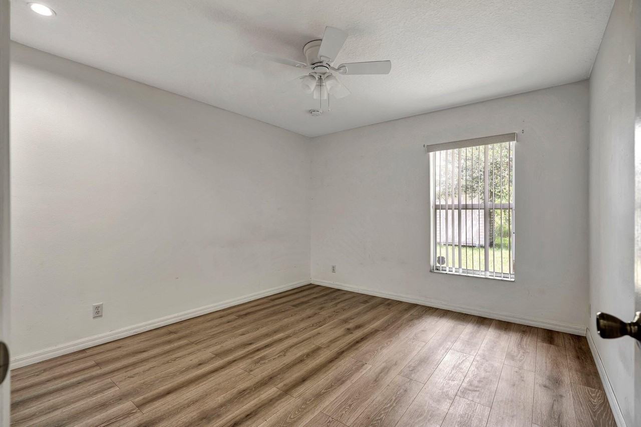 997 Sw Eureka Ave - Photo 4 of 43