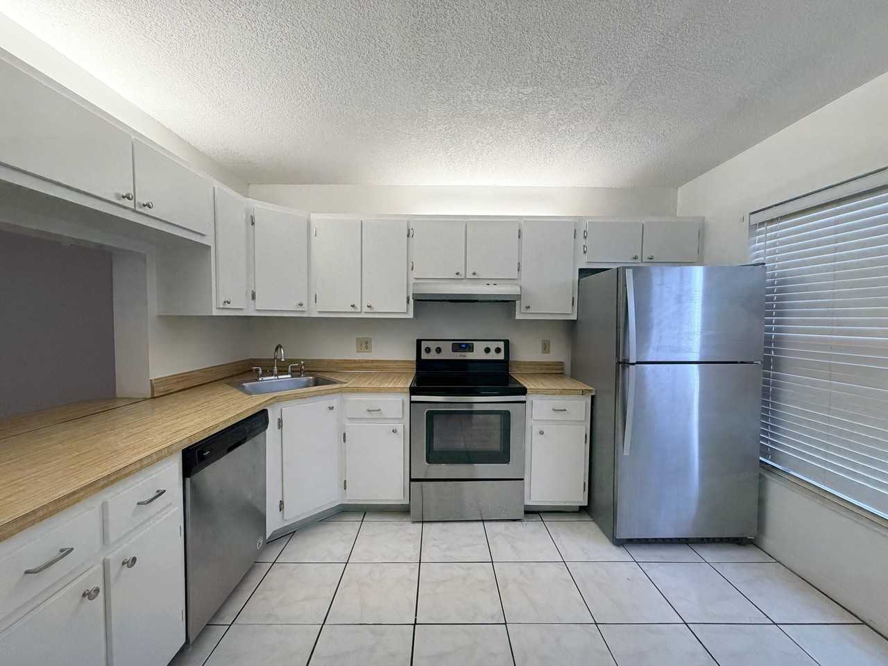 5112 Society Pl W Apt D - Photo 5 of 29