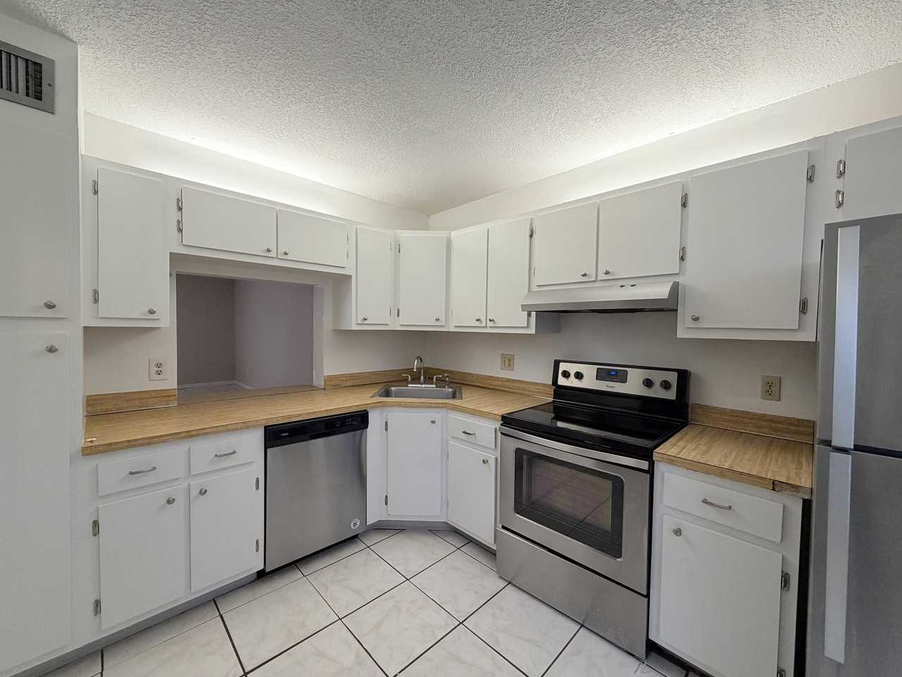 5112 Society Pl W Apt D - Photo 6 of 29