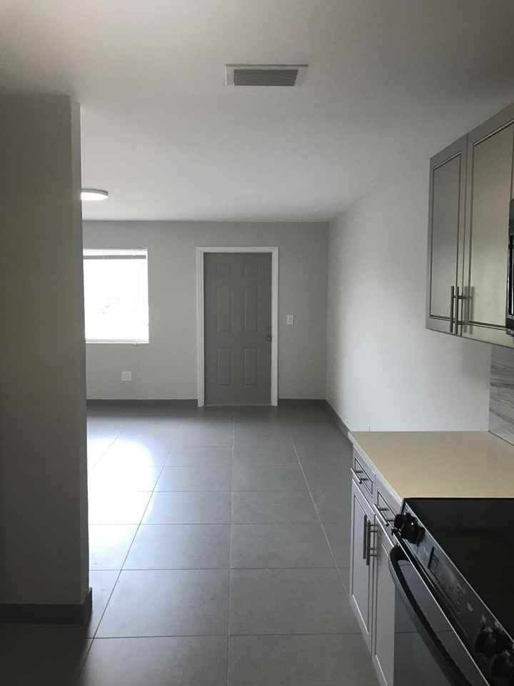 142 Sw 8th Ave Apt B - Photo 5 of 29