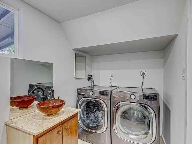 855 Date Palm Dr - Photo 5 of 11