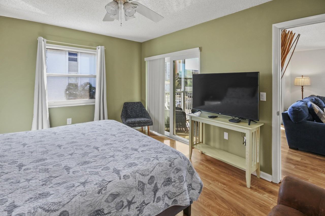 2936 Lake Shore Dr Apt 310 - Photo 7 of 21