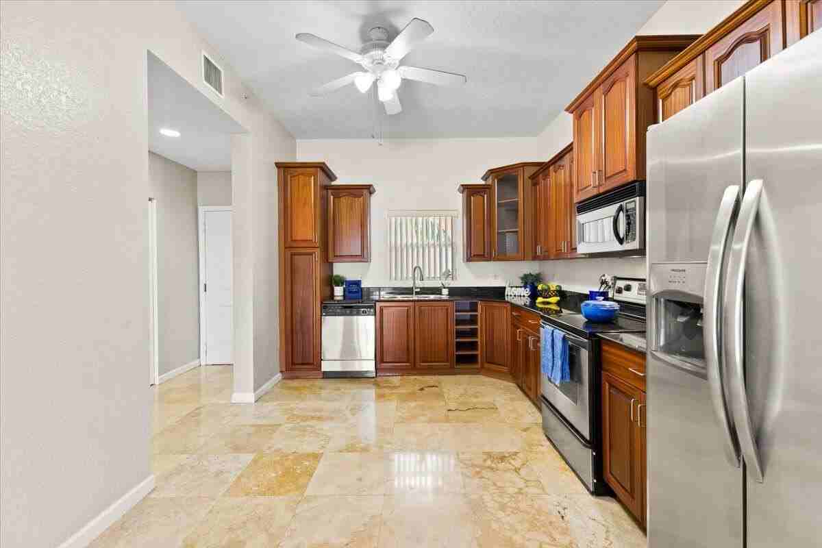 1620 Presidential Way Apt 504 - Photo 6 of 34